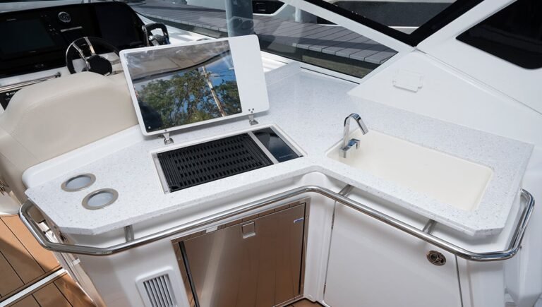 aquila-36-model-gallery-8b-0706